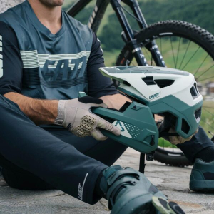 ´22 LEATT MTB ČELADA 4.0 ENDURO-IVY